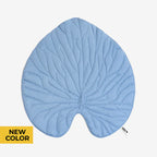 sky blue  leaf-shaped dog blanket.