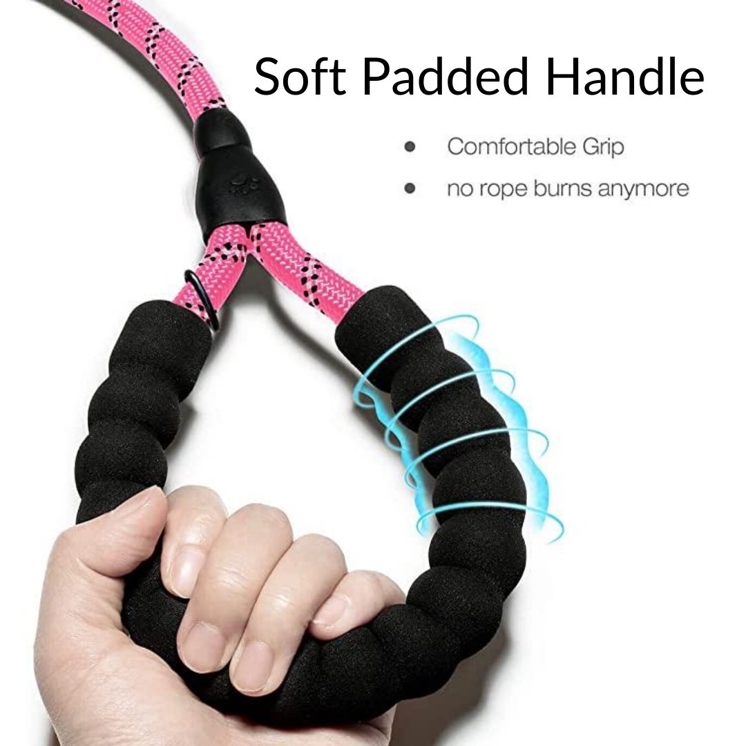 soft padded handle of reflective dog leashes 
